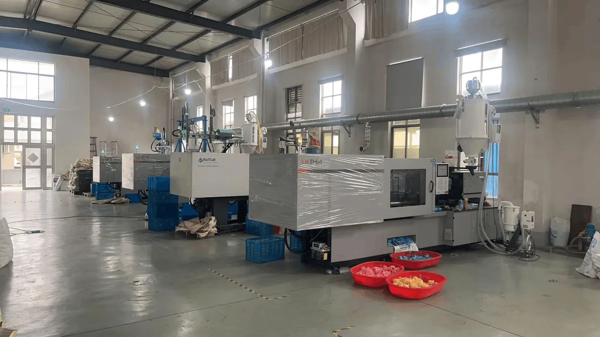 Pet plush toy manufacturing equipment